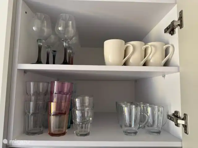 Location de Vacances Curaçao, Banda Ariba (est), Jan Thiel, maison de vacances - Casita Apapacho Puru Jan Thiel  Assez de verres, de tasses, etc.