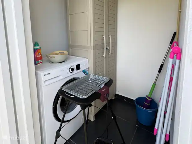 Location de Vacances Curaçao, Banda Ariba (est), Jan Thiel, maison de vacances - Casita Apapacho Puru Jan Thiel  Buanderie, barbecue électrique (avec enrouleur pour 220v), étendoir.