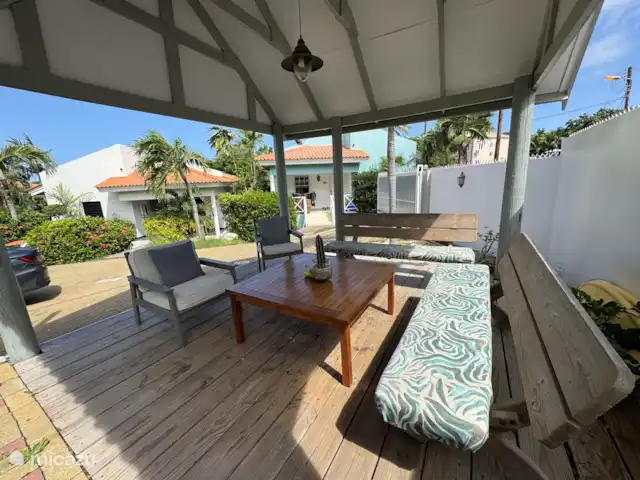 Location de Vacances Curaçao, Banda Ariba (est), Jan Thiel, maison de vacances - Casita Apapacho Puru Jan Thiel  Salon partagé au bord de la piscine partagée