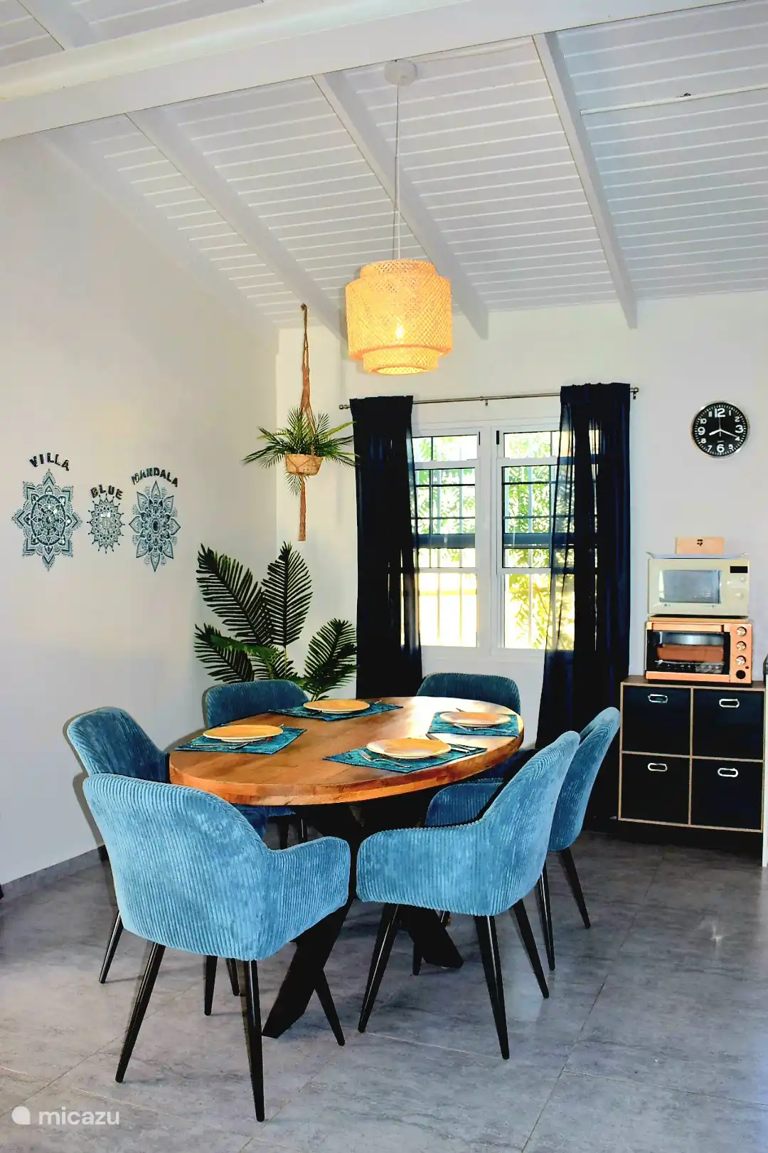 Mesa de comedor espaciosa