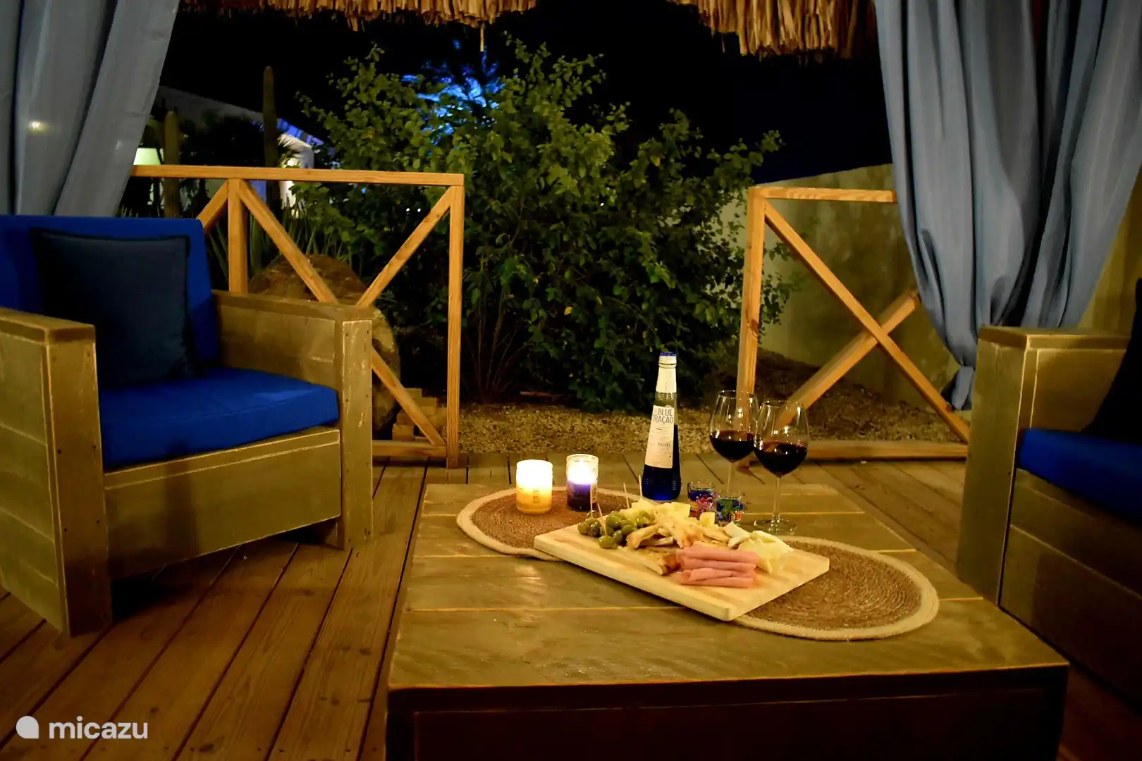 Tiempo de copas bajo la palapa