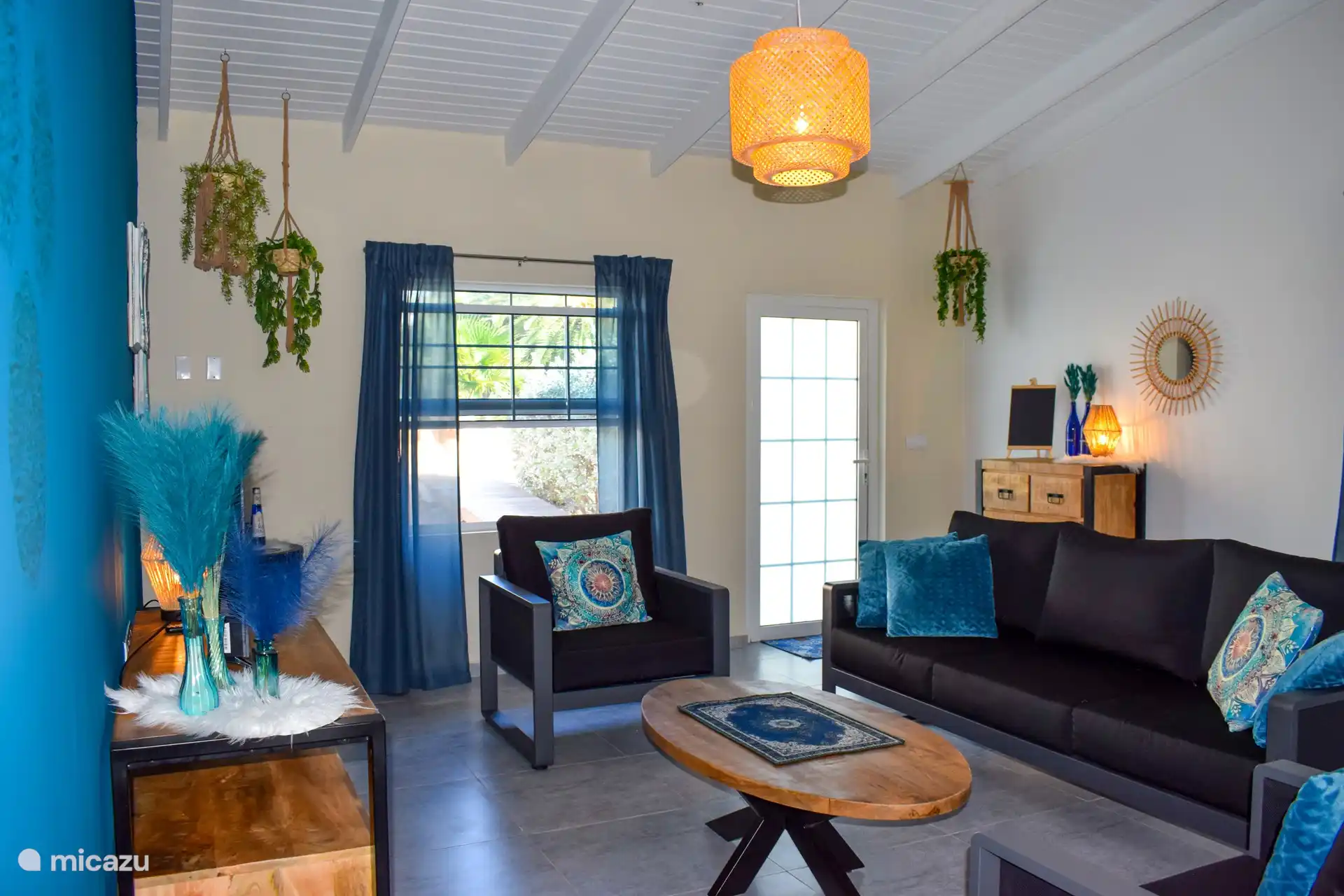 amplio comedor y sala de estar