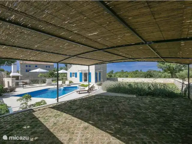 Villa Lenka huren in Kroatië, Istrië, Sveti Lovrec - villa overkapping auto