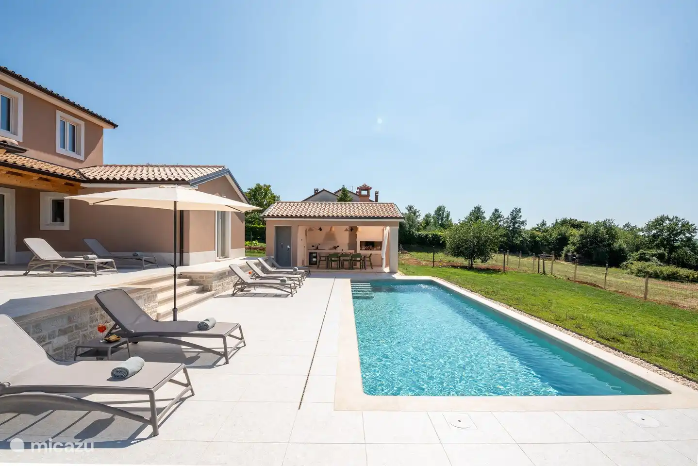 Piscine + terrasse