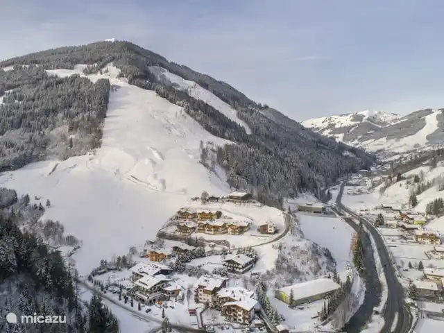 Profitez de Saalbach Top E2 | Autriche, Salzburgerland, Saalbach - appartement La vallée de Saalbach, avec l’appartement et le Jausernafdaliing sur la gauche.