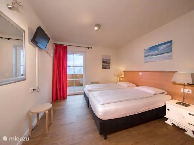 Profitez de Saalbach Top E2 | Autriche, Salzburgerland, Saalbach - appartement Chambre 2 avec lit double et accès au balcon.
