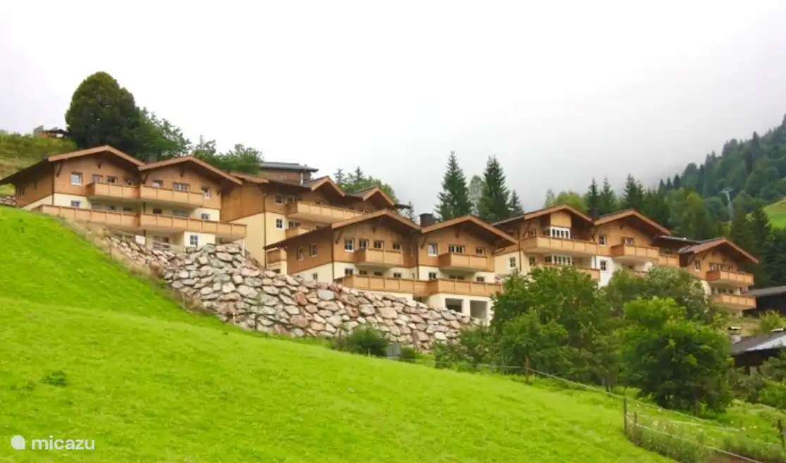 Het appartement in de zomer.