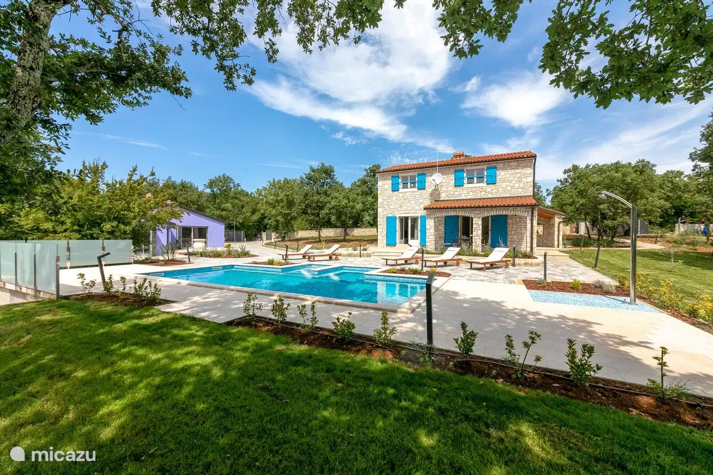 Villa + Pool + Garten