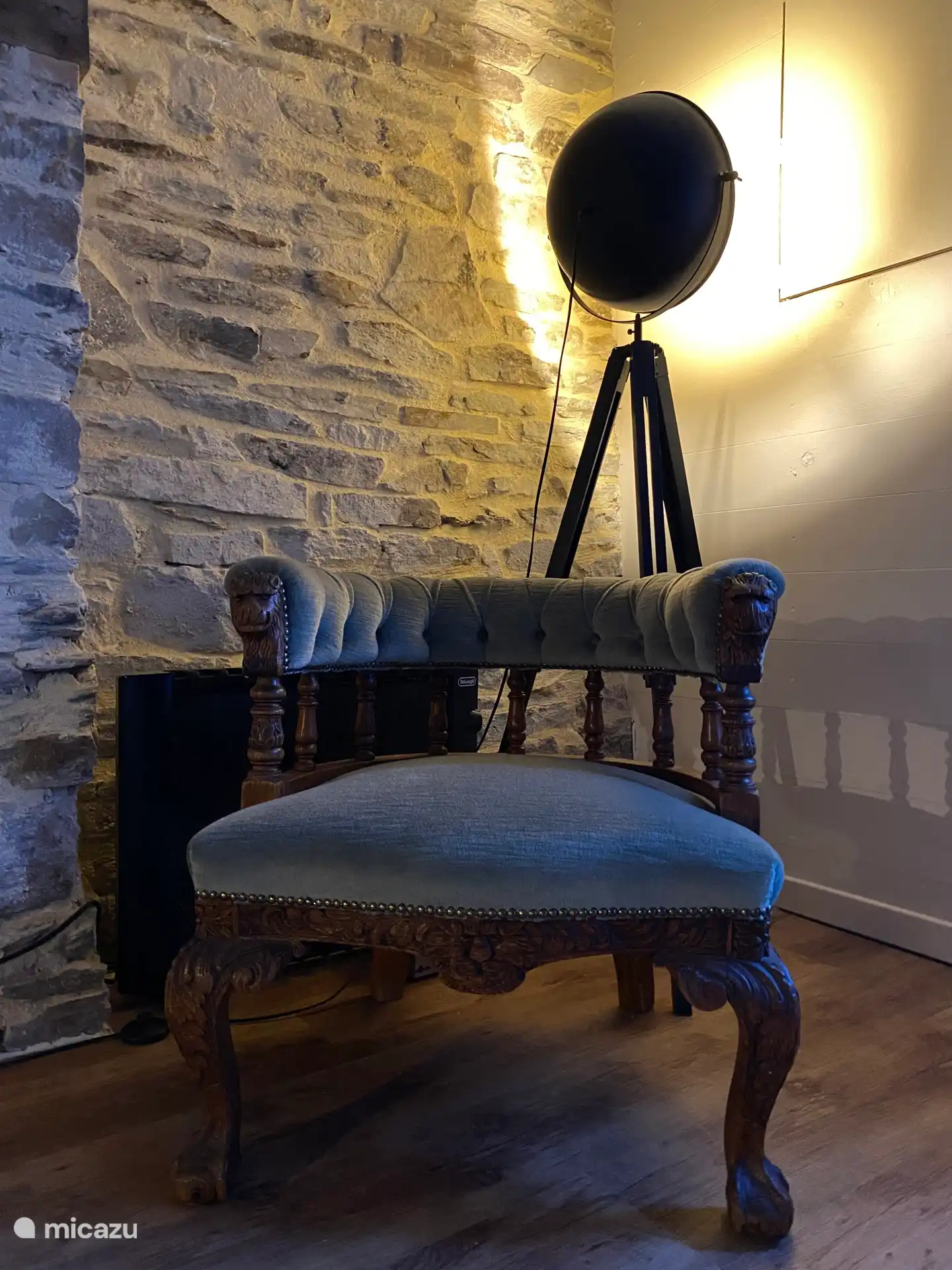 Unser antiker 'Lion's Head Chair' ist super süß dafür! 