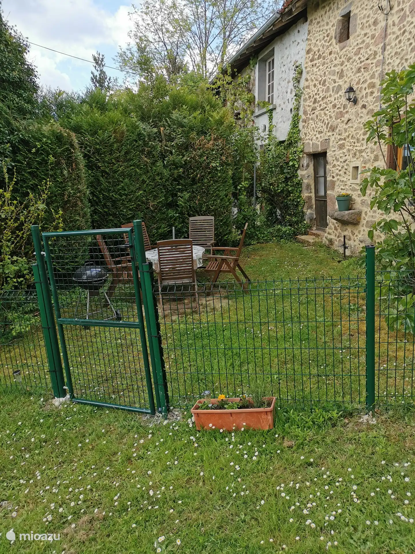 Nur Gite Confolens verfügt über einen extra privaten Garten.