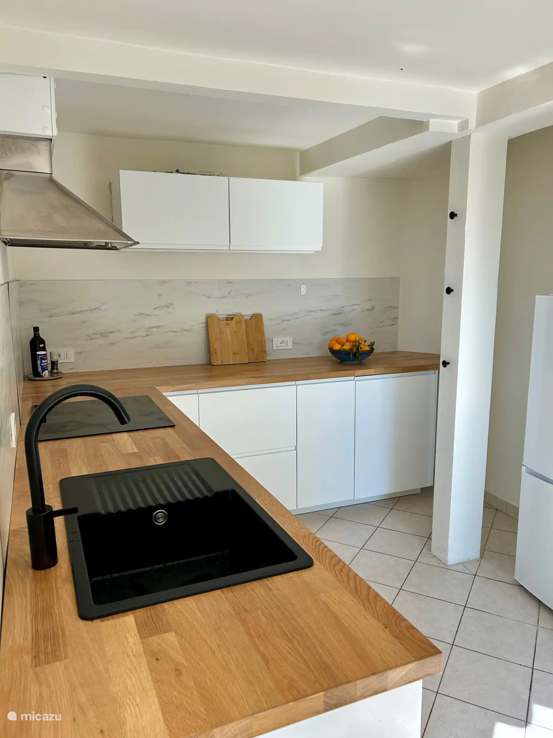 Küche mit Geschirrspüler