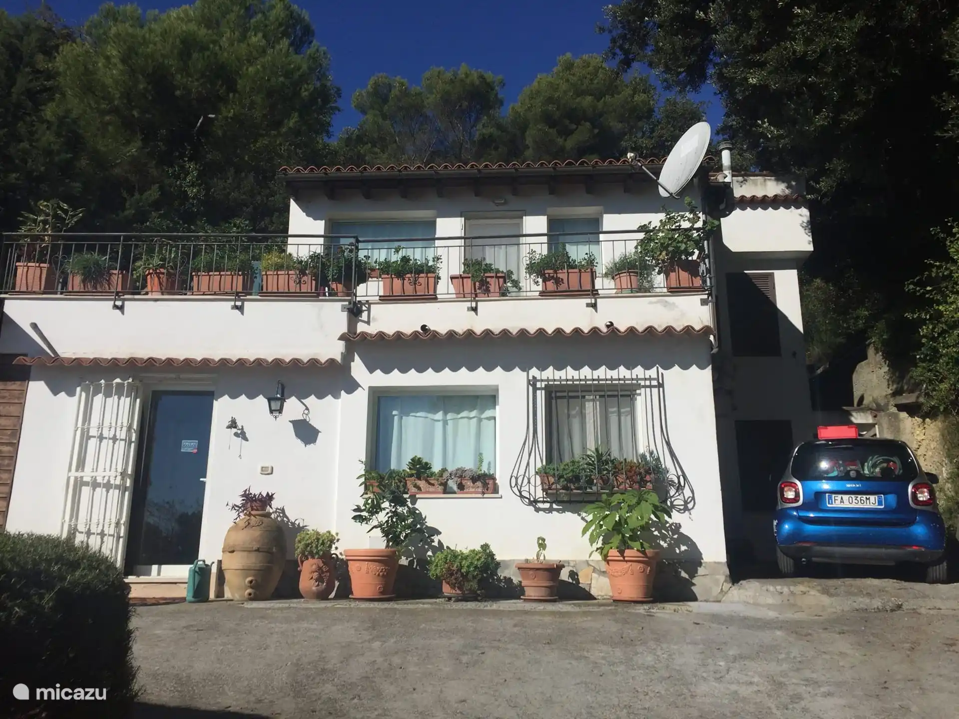 Vorderseite des Hauses