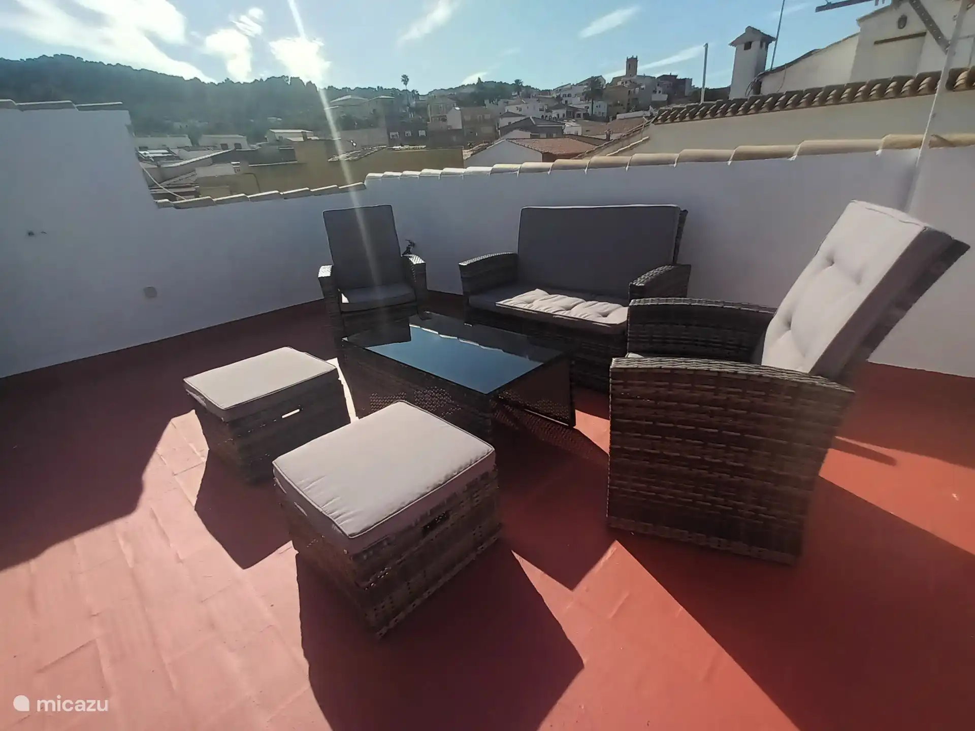 Terrasse ensoleillée au 2ème étage