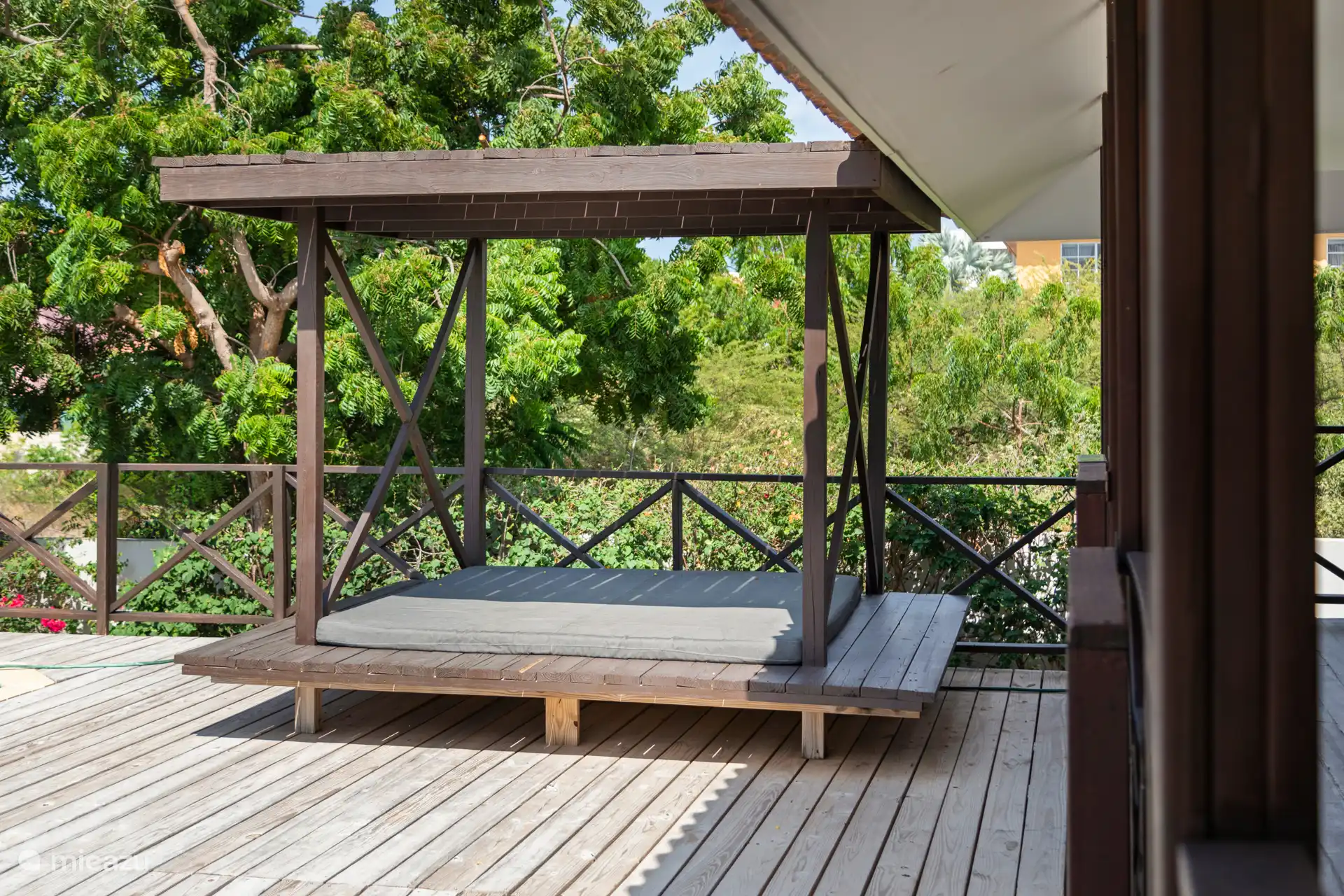 Bequeme Sonnenliege zum Entspannen.