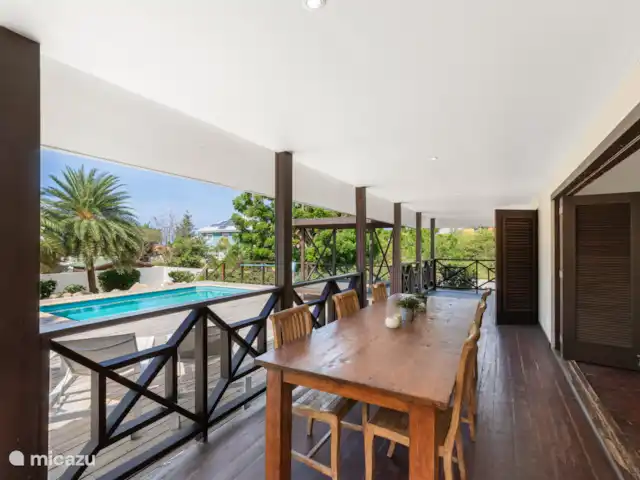 Villa Solaya 3, Jan Thiel | Curaçao, Banda Ariba (est), Jan Thiel - villa Table à manger sur la terrasse pour le petit-déjeuner, le déjeuner ou le dîner à l’extérieur.