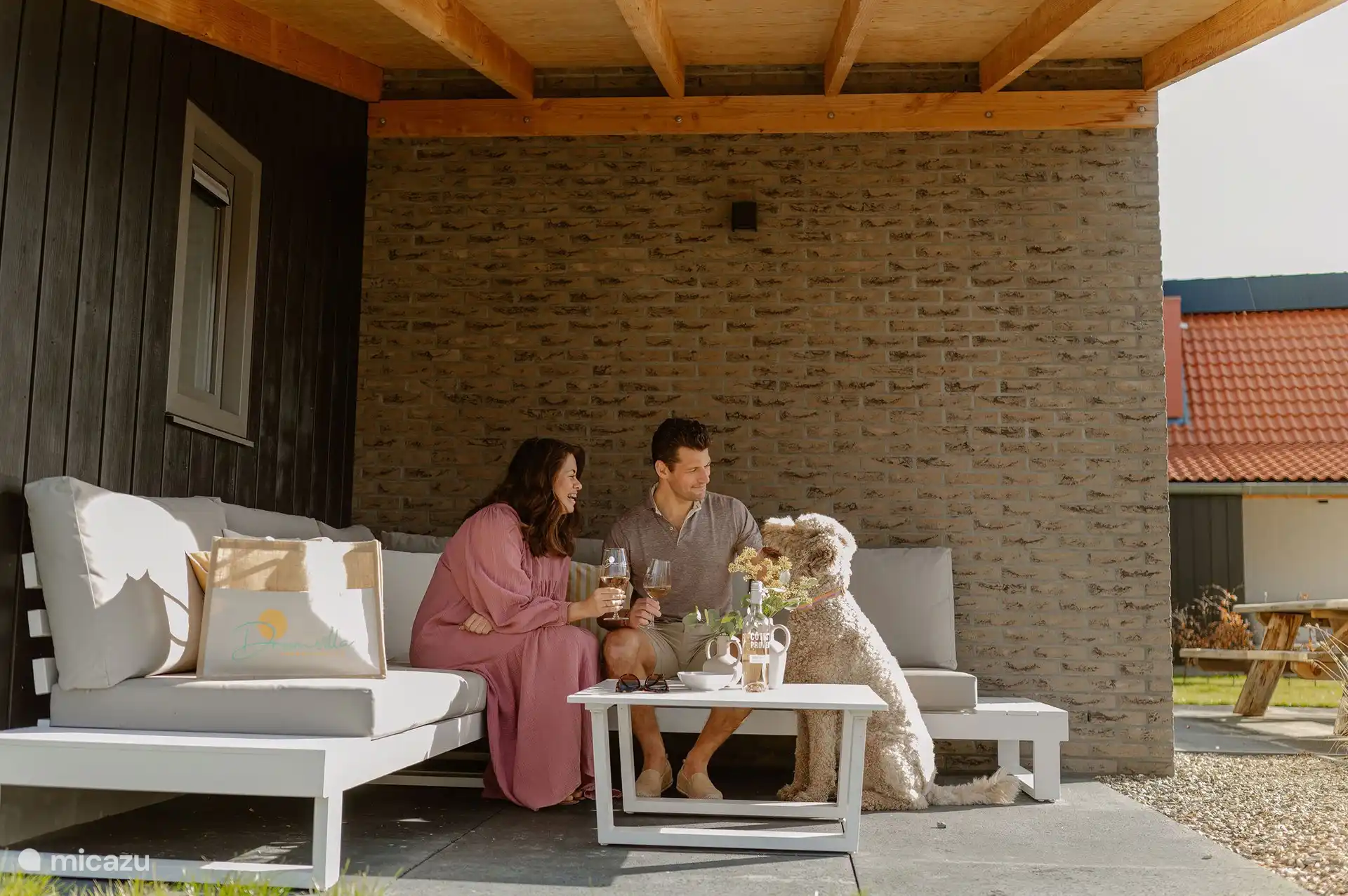 Luxuriöse Ferienvilla für 6 Personen mit Sauna, in einem kleinen Ferienpark mit Swimmingpool gelegen.