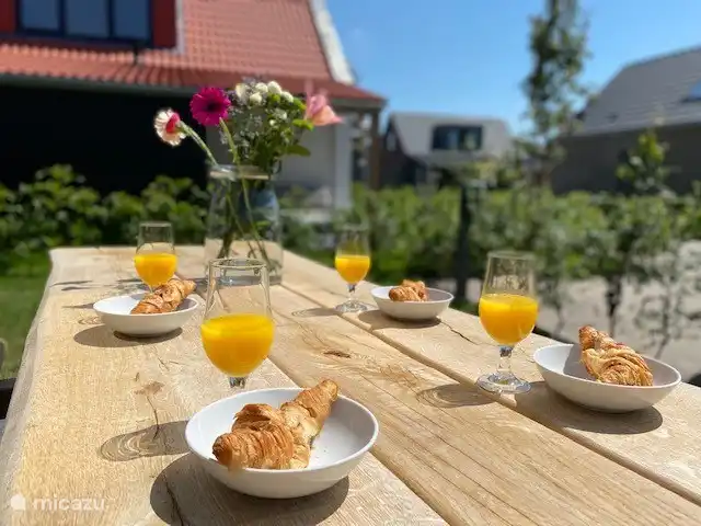 Luxuriöse Ferienvilla für 6 Personen mit Sauna, in einem kleinen Ferienpark mit Swimmingpool gelegen.