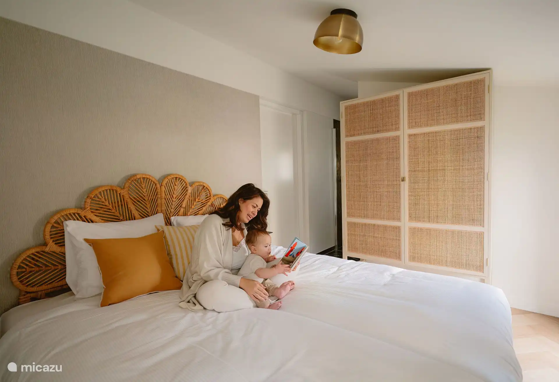 Schlafzimmer mit eigenem Bad im Erdgeschoss.