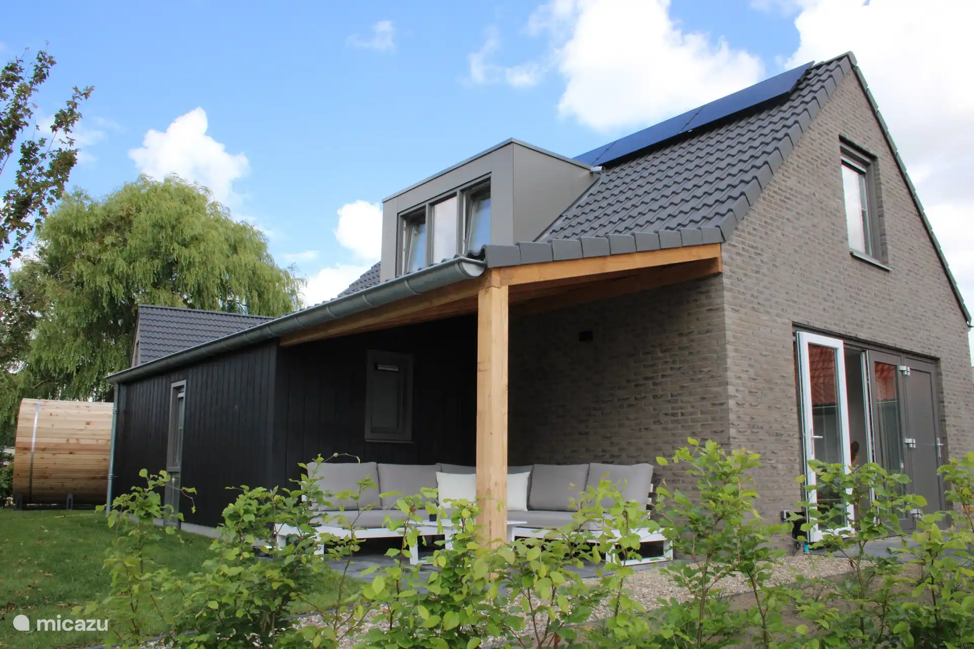 Luxuriöse Ferienvilla für 6 Personen mit Sauna, in einem kleinen Ferienpark mit Swimmingpool gelegen.