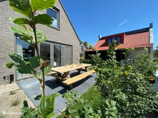 Luxuriöse Ferienvilla für 6 Personen mit Sauna, in einem kleinen Ferienpark mit Swimmingpool gelegen.