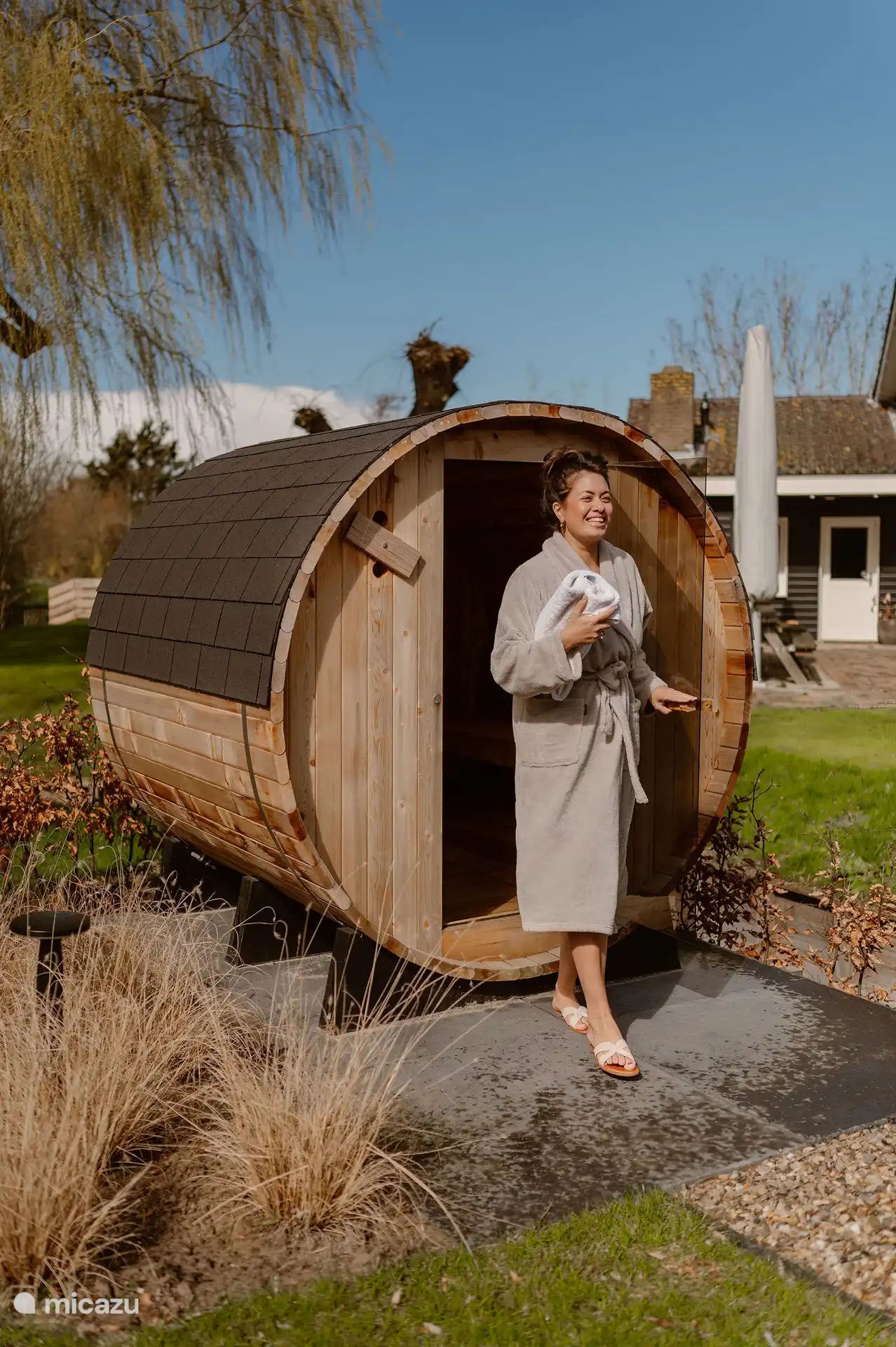 Luxuriöse Ferienvilla für 6 Personen mit Sauna, in einem kleinen Ferienpark mit Swimmingpool gelegen.