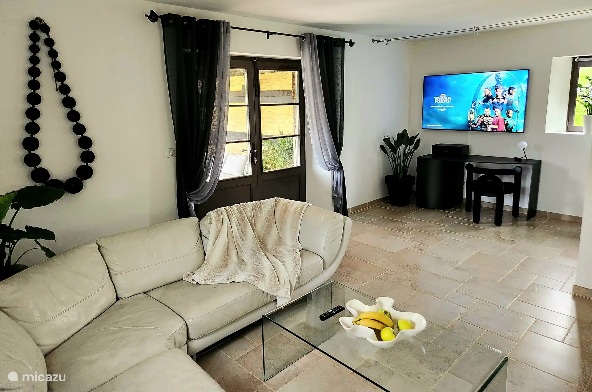 64-Zoll-Fernseher in 2-Bett-Ferienhaus