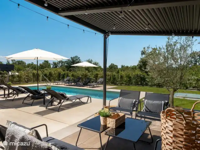 Villa Palazzina huren in Kroatië, Istrië, Porec - villa veranda + zwembad