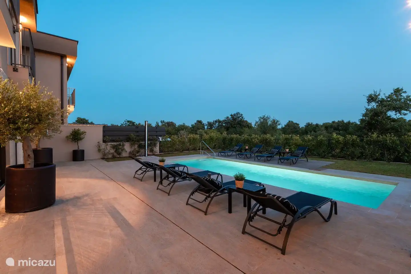 Terrasse + Sonnenliegen