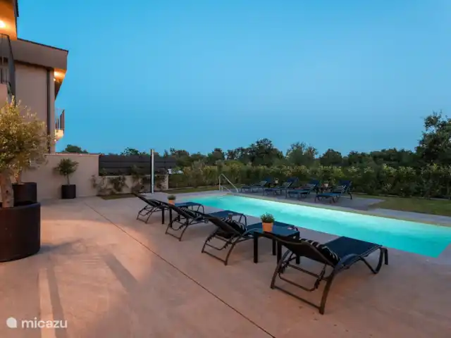 Villa Palazzina huren in Kroatië, Istrië, Porec - villa terras + ligbeddden