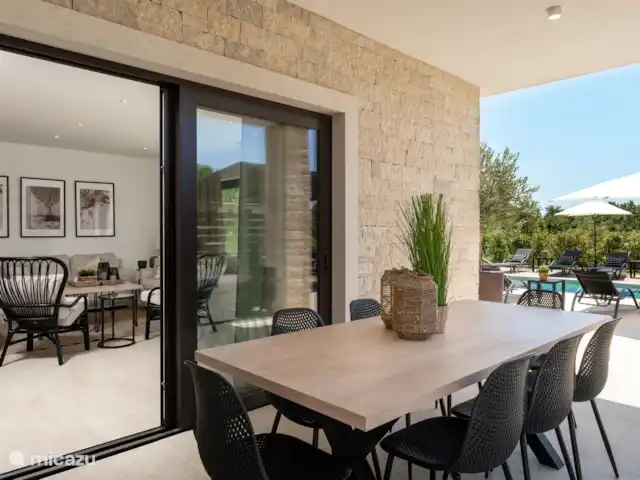 Villa Palazzina huren in Kroatië, Istrië, Porec - villa overdekte buiten eettafel