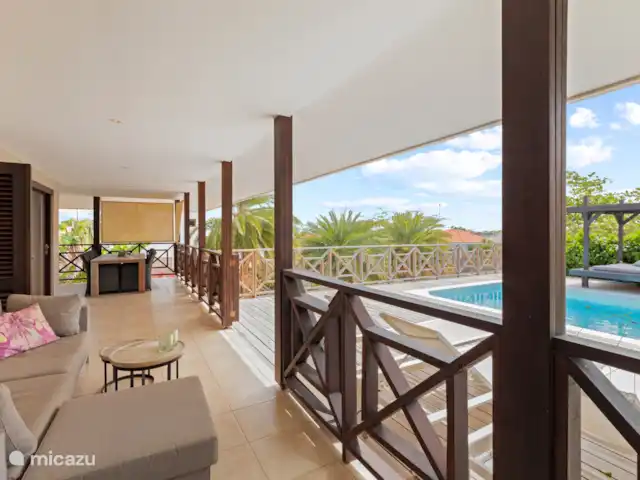 Villa Solaya 4, Jan Thiel | Curaçao, Banda Ariba (est), Jan Thiel - villa Vous pourrez également profiter de la soirée sur votre terrasse couverte avec vue sur la piscine