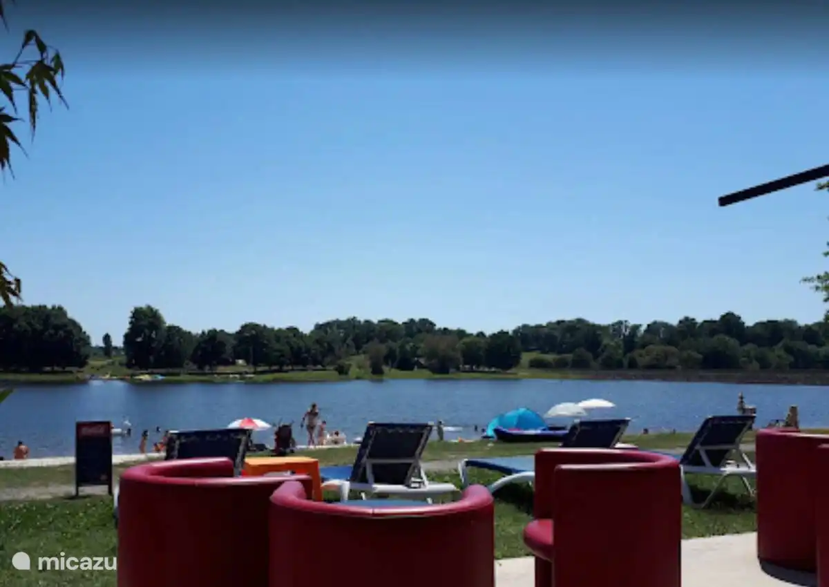 Lac avec plage de sable à 15 min. chevaucher.