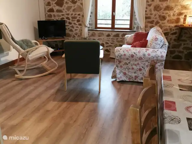 Location de Vacances France, Charente, Chirac, gîte / cottage - Chabanais Impression salon
(de nouvelles photos suivront)