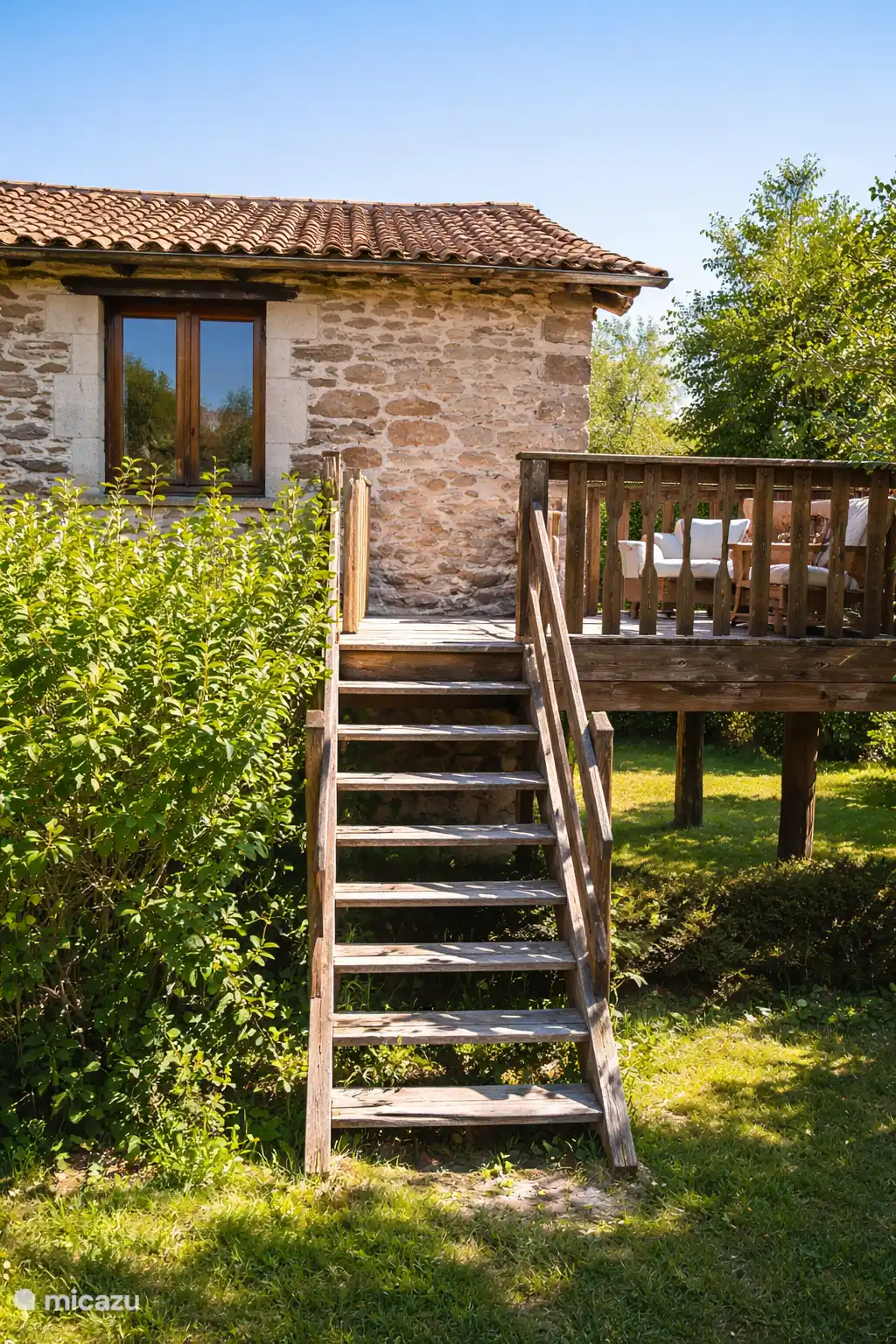 Niet geschikt voor mensen die slecht ter been zijn !