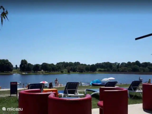 Gîte Rochechouart | France, Charente, Chirac - gîte / cottage Lac avec plage de sable à 15 min. chevaucher.