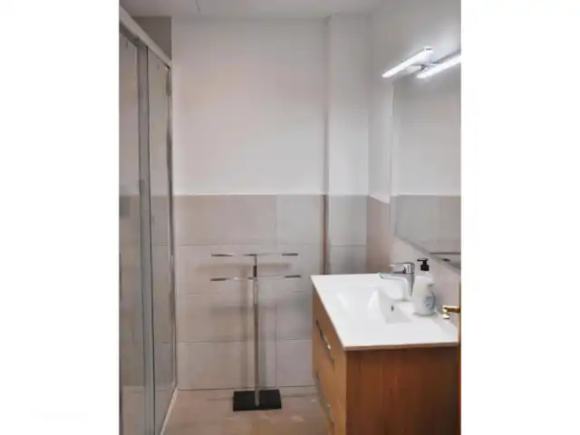 Baviera Golf - Casa Hoyo 6 | Julio-Agosto en España, Costa del Sol, Caleta de Vélez - casa vacacional Elegante baño con acabados modernos