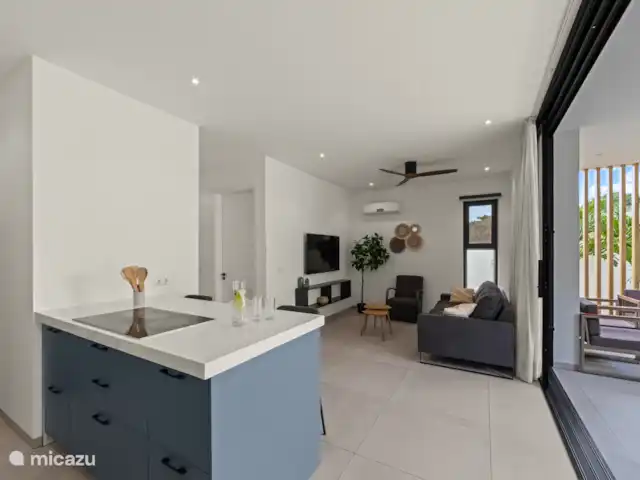 Location de Vacances Curaçao, Banda Ariba (est), Mambo Beach, appartement - Crystal Sands Resort Curaçao Salon et cuisine ouverte