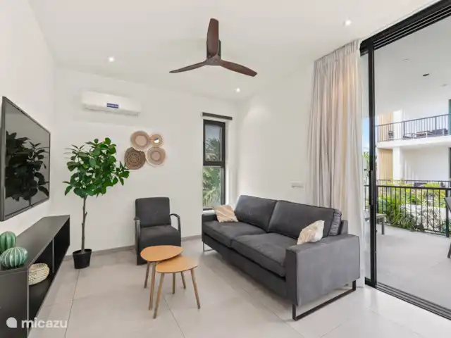 Location de Vacances Curaçao, Banda Ariba (est), Mambo Beach, appartement - Crystal Sands Resort Curaçao Salon avec climatisation, coin salon, télévision