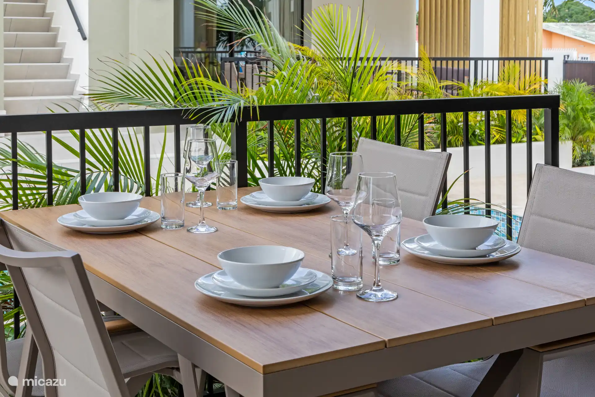 Dining table on the covered terrace for breakfast, lunch or dinner.