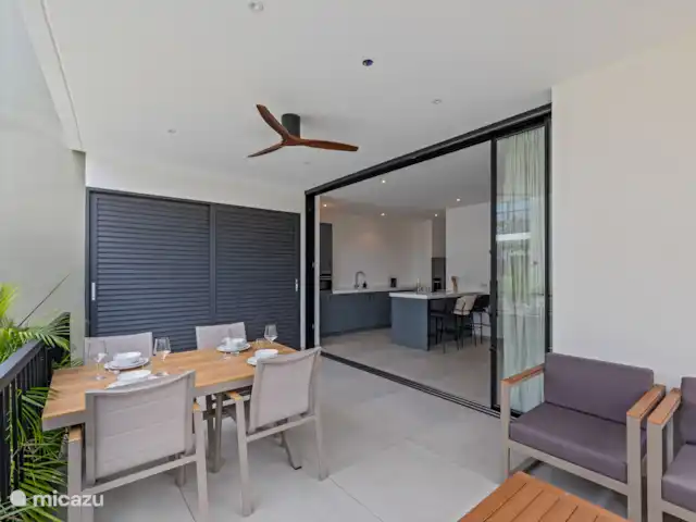 Location de Vacances Curaçao, Banda Ariba (est), Mambo Beach, appartement - Crystal Sands Resort Curaçao Les hauts plafonds donnent aux appartements une expérience luxueuse et spacieuse.