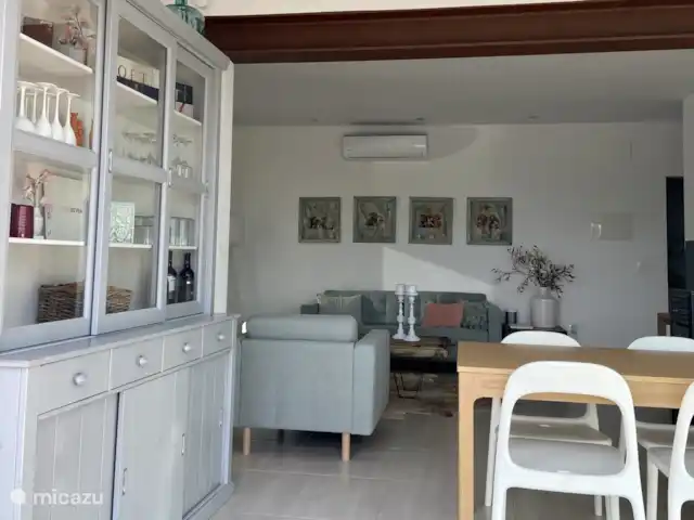 Villa de estilo ibicenco + vistas al mar en España, Costa Blanca, Moraira - villa Puertas correderas abiertas