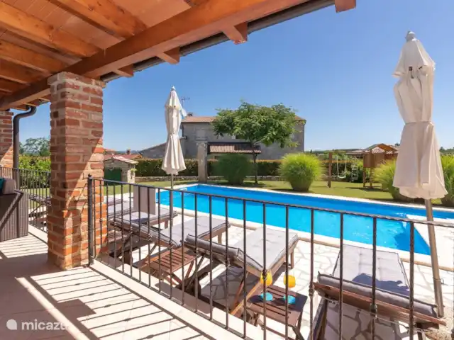Villa Baldasi 19 en Croacia, Istria, Kastelir-Labinci - villa Vista desde una terraza