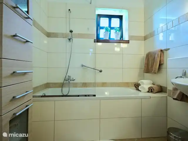 Villa Baldasi 19 en Croacia, Istria, Kastelir-Labinci - villa baño