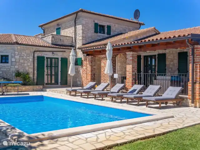 Villa Baldasi 19 en Croacia, Istria, Kastelir-Labinci - villa Piscina + hamacas