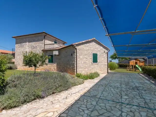 Villa Baldasi 19 en Croacia, Istria, Kastelir-Labinci - villa Aparcamiento