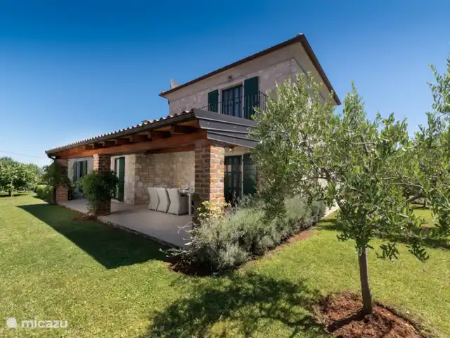 Villa Baldasi 19 en Croacia, Istria, Kastelir-Labinci - villa Jardín + Veranda