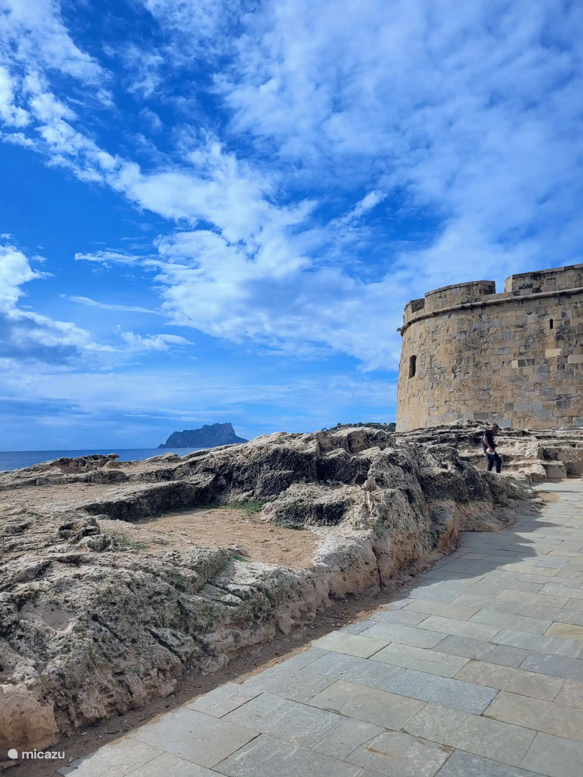Moraira con su Castell directamente en la Playa de la Ampolla