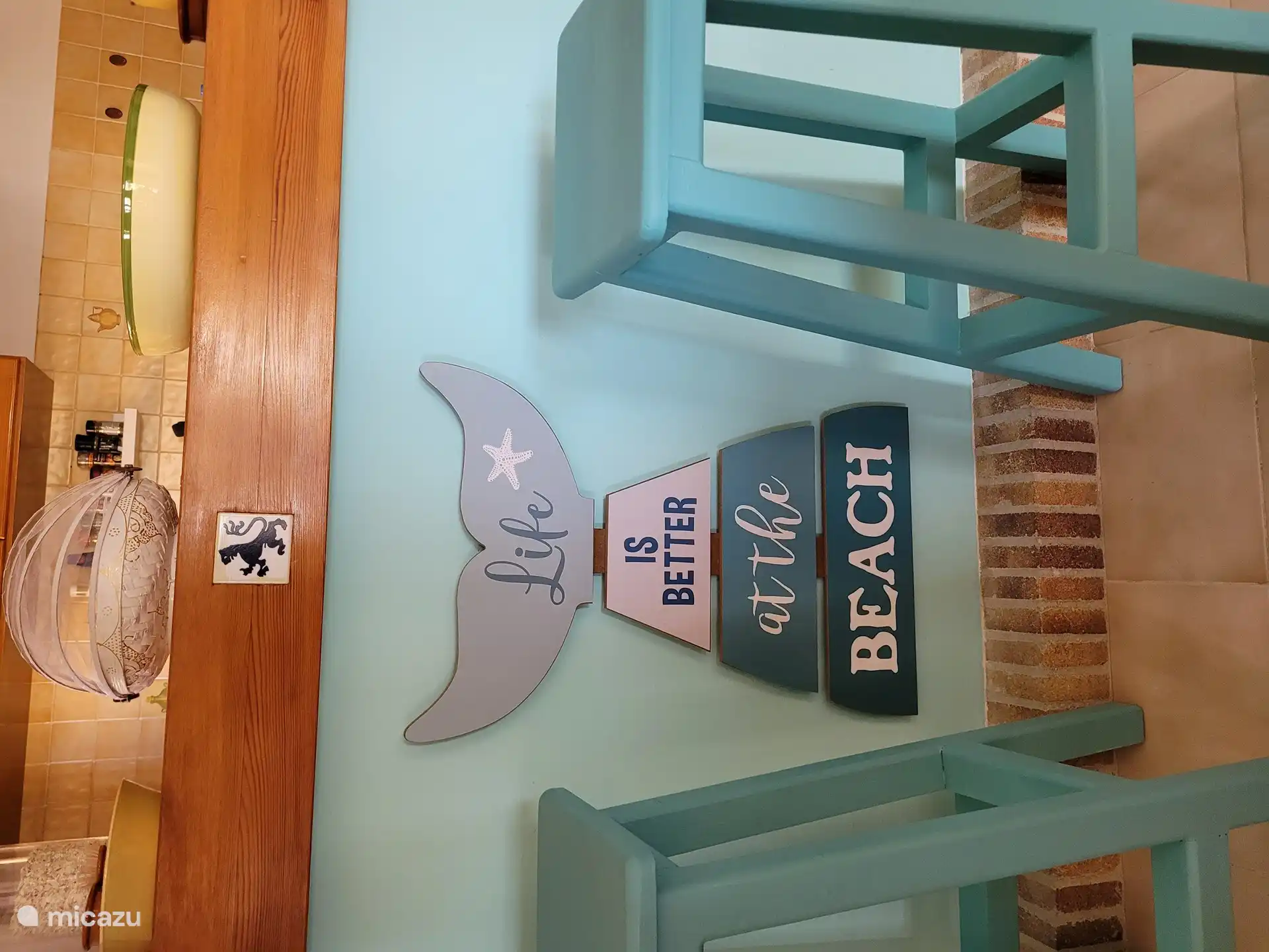 Su bar o para mirar mientras prepara comidas.