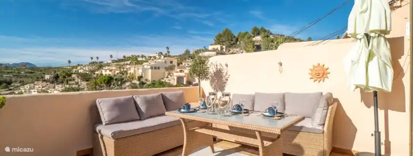 Pura relajación con paz celestial en la terraza