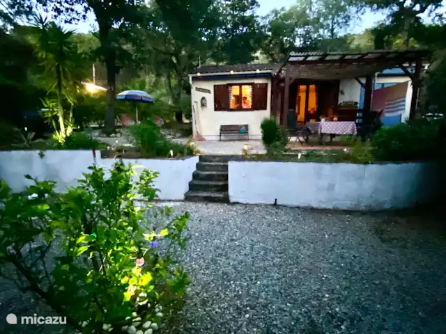 Location de Vacances France, Côte d'Azur, Gassin, chalet - Le Clochard Une belle soirée torride avec un éclairage d’ambiance